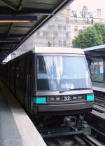 Zug der Pariser Metro vom Typ MP89CC in der Station Bastille - Linie 1.