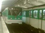 Ein Zug der Pariser Metro