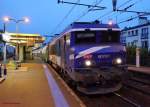 SNCF-BB7611 mit Doppelstockwendezug im Abendlicht unterwegs von Paris-Montparnasse nach Rambouillet. 
Als Ersatz für noch ältere Fahrzeuge wurden von der SNCF 14 Lokomotiven der Reihe BB7200 für den Transilien-RER Vorortverkehr in Paris umgebaut (u.a. Heizkabel, Tür- und Wendezugsteuerung) und in die neue Reihe BB 7600 umgezeichnet und umlackiert.

Vanves-Malakoff  2014-07-18