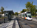 Tram IRIGO-1005 an der südlichen Endhaltestelle Angers-Roseraie der 2011 neu eröffneten Straßenbahn in Angers. Bisher gibt es nur die eine Linie A, aber eine Netzerweiterung befindet sich seit 2017 in der Umsetzung und soll 2022 in Betrieb gehen.

2014-09-16 Angers-Roseraie 

