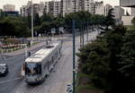 Im Sommer 1993 erreicht ein Tw der Straßenbahn der Ile de France die Haltestelle Hotel de Ville de Bobigny