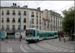 TFS Tramway français standard - 

Der TFS-Straßenbahnwagen sollte die Standardstraßenbahn für Frankreich werden. Eingesetzt wird er in den Betrieben Grenoble, Rouen und hier in Paris auf der T1. Die Entwicklung der Niederflurstraßenbahn ging aber rasant weiter. Viele französischen Betriebe fahren heute mit Citadis-Wagen in unterschiedlichen Design. Hier biegt eine TFS-Tram von der Fußgängerzone von St-Denis kommend in die Haltestelle  Théâtre Gérald Philipe  ein. 

19.07.2012 (M)