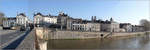 Panorama der Stadt Orleans, mit Tram auf der Pont George V.