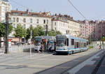 Grenoble TAG Ligne de Tramway / SL A (TFS / Tw 20xx) / B (TFS / Tw 2019) Place de la Gare / Gare SNCF im Juli 1992. - Scan eines Farbnegativs. Film: Kodak Gold 200-3. Kamera: Minolta XG-1.