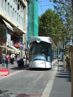 Auf der Haupteinkaufsstrae Canebire ist hier eine Straenbahn Linie T1 unterwegs nach EuromedGants.
Seit dem 30. Juni 2007 sind in Marseille die ersten neuen Straenbahnlinien in Betrieb.

06.09.2007 Marseille

