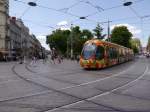 Tram TaM-2058 (Citadis302 Alstom)unterwegs auf L2 nach Sabines. 
Hier am Bahnhof Saint-Roch kreuzen sich alle 4 existierenden Straßenbahnlinien Montpelliers.

2015-05-30 Montpellier Gare-Saint-Roch 