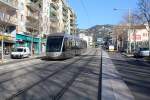 Nice / Nizza Lignes d'Azur SL T1 (Alstom Citadis-302 11) Boulevard de Gorbella am 11. Februar 2015.