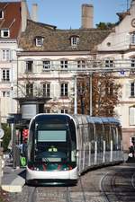 STRASBOURG (Grand Est/Département Bas Rhin), 13.10.2017, Tramlinie D nach Poteries in der Haltestelle Ancien Synagogue Les Halles