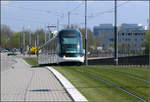 . Citadis in Strasbourg - 

Citadis-Trams sind die neusten Straßenbahnen in Strasbourg. Unter dem Fahrerhaus befindet sich ein Kleinrad-Drehgestell. Brücke über den Canal du Rhône bei der Station Campus d´Illkirch. 

21.04.2006 (J)