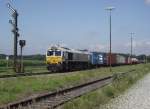 247 044-1 der Euro Cargo Rail steht am 17. Augsut 2011 mit einem gemischtem Gterzug im Bahnhof Tling.