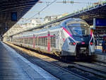 Ein Alstom Coradia Polyvalent steht als IC im Pariser Bahnhof Gare de l'Est, 15.10.2018.