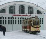 Museumstriebwagen 56 vor dem Betriebshof Urachstra�e (?)19.12.09  ...