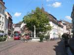 freiburg-breisgau Die Freiburger Innenstadt ist in vielen Bereichen autofrei, das erm�glicht stressfreies Spazieren und sch�ne Stra�enbahnfotos. Oberlinden, 18.7.2010