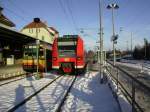 Fahrzeuge von DB Regio und AVG im Hauptbahnhof von Freudenstadt. ...