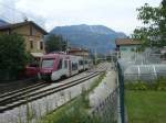FTM - Ferrovia Trento-Male Trentino-Bahn, bei Bhf. Lavis, der neue Triebwagen ETi 404, auf der meterspurigen Strecke zwischen Trento und Mal�, Ausfahrt in Richtung Trento am 26.Juli.2008