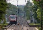 185 593-1 als Tfzf nach Krefeld im Geilenkircher Bahnhof, 16.5.10 ...