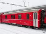 RhB - Gep�ckwagen D 4215 im Bahnhof Samedan am 04.12.2009 ...
