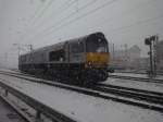 6612 der ERS durchf�hrt bei dichtem Schneetreiben den Germersheimer Bahnhof ...