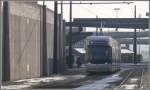 Glattalbahn Wenn man immer auf der falschen Seite steht, gibt es Bilder wie heute, die nach meiner Meinung auch ihren Reiz haben. Glatttalbahn Linie 10 in Z�rich Flughafen. (16.02.2010)
