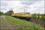 320 001-1, der Gleisbaufirma ...  Thomas Flebbe 11.05.2010