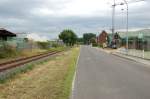 Gleise und Weichen Nebenbahn von Lindern nach Heinsberg, der einzigen Kreisstadt, die man nicht per Eisenbahn erreichen kann. Rechts ist die Sootstra�e in Dremmen zu sehen, im Hintergrund f�hrt die A46 �ber die Bahn. 12.7.2009