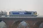 Nahaufnahme von der schwer arbeitenden Voith Maxima auf dem G�ltzschtalviadukt ...