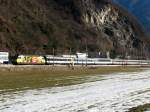 Gotthard-Sudrampe Re 460 053 mit IR bei Castione am 13.02.2010