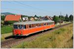graz-koflacher-bahn-und-busbetrieb-gmbh-gkb Nach der erfolgreich verlaufenden Sonderfahrt mit 2043 005 am 10.7.2010 auf der Radkersburger Bahn stand anl�sslich der Feierlichkeiten 125 Jahre Radkersburger Bahn am 11.7.2010 eine weitere Sonderfahrt von Graz nach Bad Radkersburg auf dem Programm. An diesem Tag kam der ehemalige GKB Triebwagen VT 10.02, der sich heute im Besitz der steirischen Eisenbahnfreunde (StEF) befindet, samt dem GKB Beiwagen VB 10.12 zum Einsatz. In Mureck erfolgte an diesem Tag auch die offizielle Pr�sentation des Bildbandes „125 Jahre Radkersburger Bahn“ statt, welcher von Armin Klein zusammengestellt wurde und im Sutton Verlag erschienen ist. Die Aufnahme zeigt R 19679 in Wagna kurz nach Leibnitz.