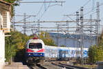 120 018 erreicht am 08.10.2022 mit IC Thessaloniki-Athen den Bahnhof Katerini. 