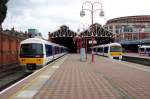 London Marylebone Station - zwei Class 168 und 165 Zge der Chiltren Railways, die gerade aus Birmingham bzw.