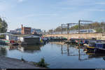 Kurz nach dem Verlassen des Bahnhofs St. Pancras International überquert der Eurostar den Regent's Canal. Eurostar 4021 verlässt London am 19. April 2019 Richtung Bruxelles-Midi.