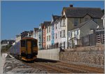 Der Triebzug 150 234 der Great Western Railway auf dem Weg nach Paignton erreicht Dawlish.