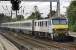 Ipswich,  Greater Anglia  E-Lok 90015 ( noch in der National Express East Anglia Lackierung) mit Zug von Norwich nach London Liverpool Street, 18.10.2012