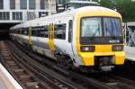 Class 465 der Southwestern endet in Charing Cross (auf der Anzeigematrix oft nur als  Charing X  gekennzeichnet)