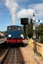 WD192 WAGGONER mit ihrem Zug in Havenstreet Stn.