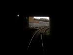 Licht am Anfang des Tunnels: Nach der Station Mudchute taucht die DLR unter - zuerst in einen kurzen Tunnel unter einer Strae, dann gehts fr lngere Zeit unter der Themse sowie dem sdlichen