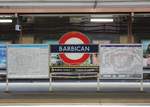 London Underground: Das Stationsschild von Barbican am 4.