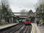 London Tube, Piccadilly Line - Einfahrt eines Zuges in Osterley.