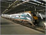 Der East Midlands Train 222 012 (Class 222) Dieseltriebzug steht in London St Pancras.