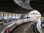 Blick in die Bahnhofshalle von Newcastle in Richtung Norden. Die Züge von Virgin Trains East Coast verbinden Newcastle mit London und Schottland. Aufnahmedatum: 14.07.2016 