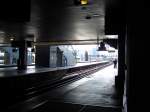 London Charing Cross - Blick aus der Gleishalle auf die Bahnhofseinfahrt vom Bahnsteig 5/6