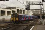 Ein Triebzug der First Capital fährt am 20.03.2014 aus dem Bahnhof London King`s Cross aus.