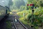 Zufahrt der Dampflok No. 5541 der GWR 2-6-2T 4575 Class auf Middle Forge Junction der Dean Forest Railway, 14.9.2016 

In Middle Forge Junction treffen sich die Strecken aus Parkend (rechts) und der Norchard Low Level Station (links).