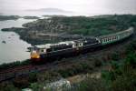 Am 1. September 1993 haben 26007 und 26001 fast Kyle of Lochalsh mit einer Zug aus Inverness erreicht.