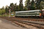 Am 05.05.2011 stoppte ein Sonderzug der Strathspey Railway in Boat of Garten. Gezogen wurde der von einer Diesellok Class 31 oder auch Brush Type 2 mit der Nummer D 5862. Die Lok trägt den Anstrich in BR Green mit gelben Fronten.