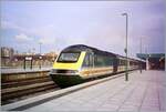 Ein  First  HST 125 Class 43 ist in Cardiff Central/Caerdydd Canolog eingetroffen.