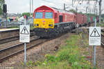 Ely, DB Schenker Class 66 No. 66020 mit einem Containerzug nach Felixstow. 2017,05,18