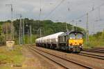 DE682 Class 66 mit einem Kesselzug am 15.04.2014 in Köln West.