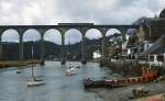 Bei Calstock (Strecke Plymouth - Gunnislake) berquert ein unbekannter DMU im April 1992 den Tamar River