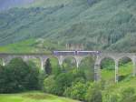 Moderner Triebwagenverkehr (Diesel) auf dem Glenfinnan-Viadukt am 10.